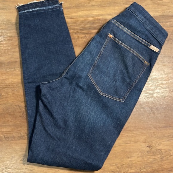 h&m super comfortable and skinny high waist ankle length ripped jeans high waist - Picture 4 of 16